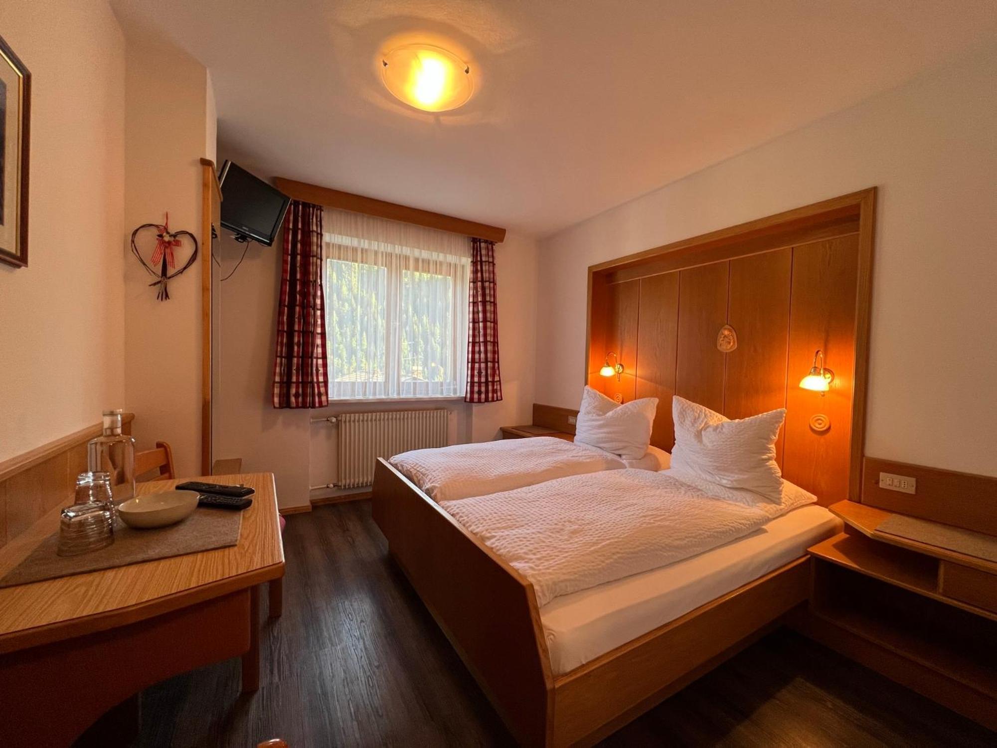 Enjoy Dolomites - Chalet Santa Cristina Val Gardena Quarto foto